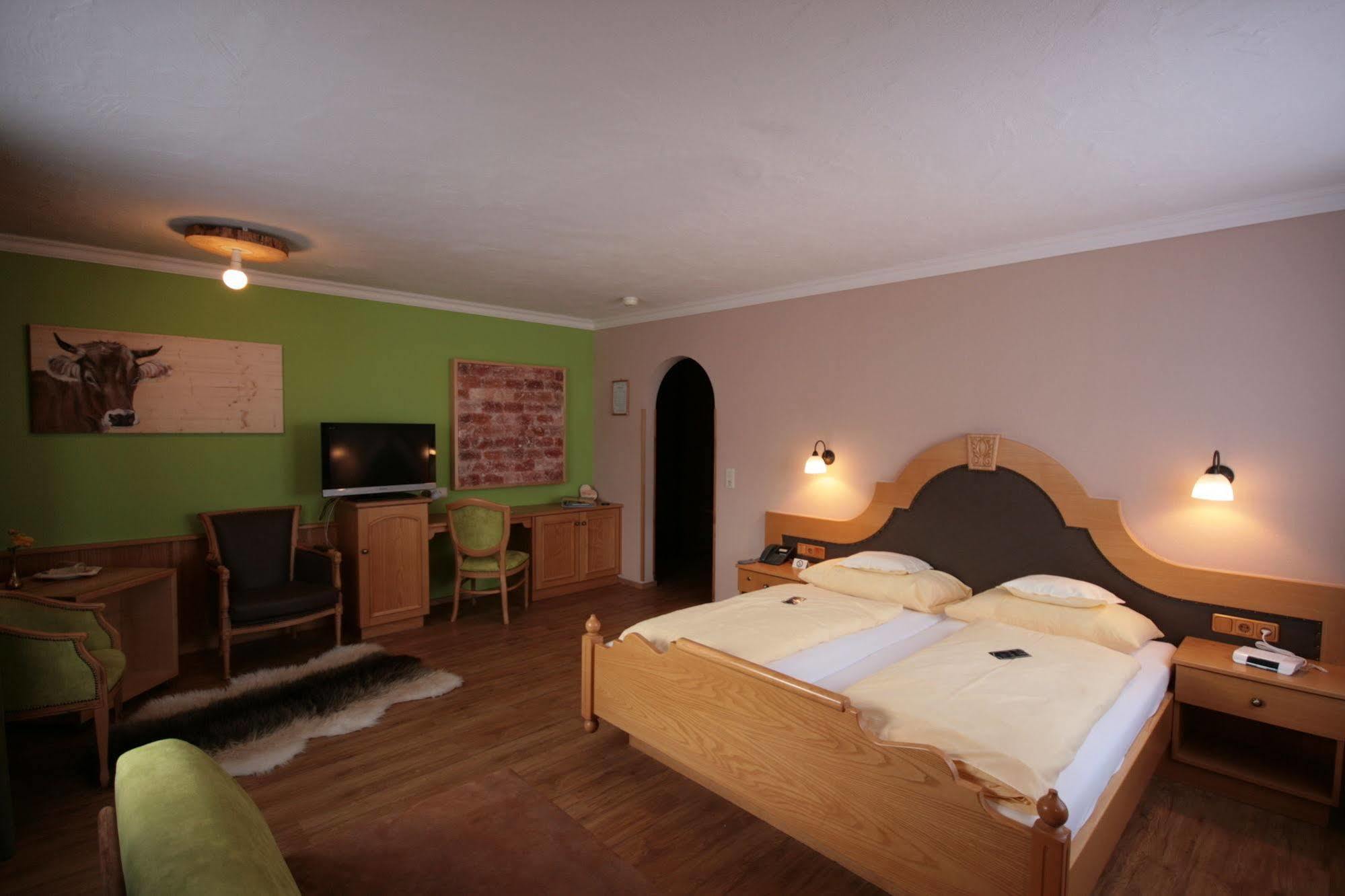 Hotel "Zum Ritter" Tannheim Eksteriør bilde