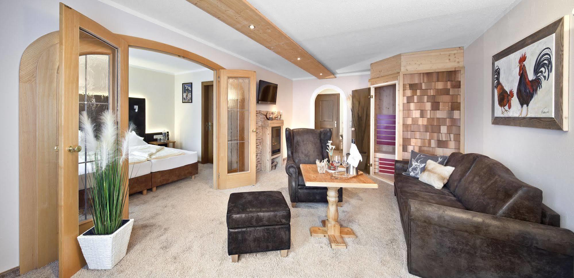 Hotel "Zum Ritter" Tannheim Eksteriør bilde